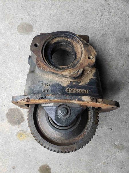 New Holland T8.275 Housing, Trans. Oil Pump
