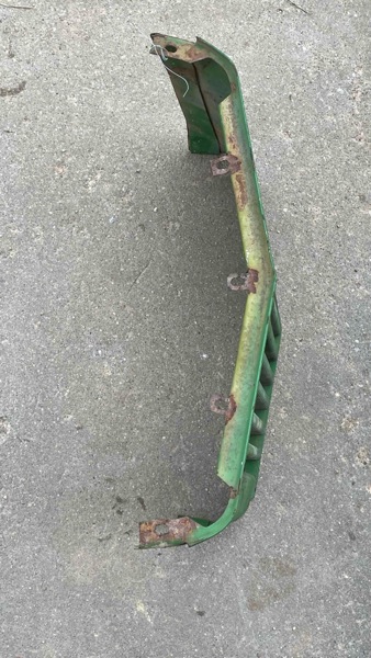 Deere 4520 Grill, Upper Front