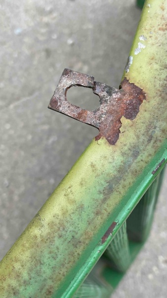 Deere 4520 Grill, Upper Front