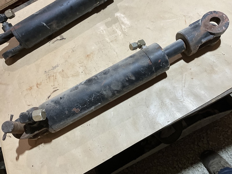 Hesston 8850, 8550 Lift Cylinder, Hydraulic LH