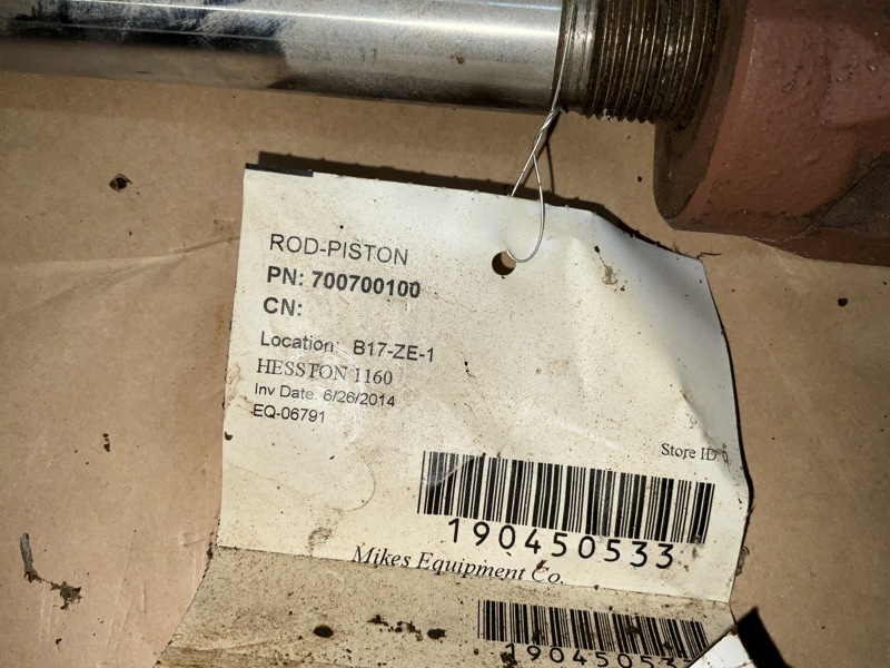 Hesston 1160, 1170, 1260, 1265, 1360, 1365, 8360, 8370, 8380 Piston Rod