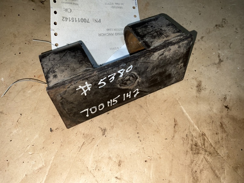 Hesston 1160, 1170, 8360, 8370, 8380 Spring Anchor, Header