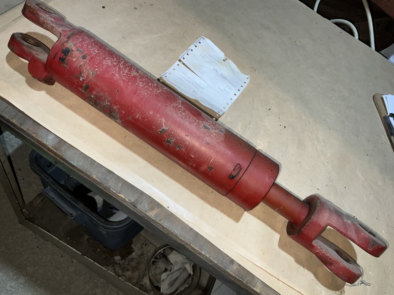 Case/case I.H. 8850 Lift Cylinder, Hydraulic LH