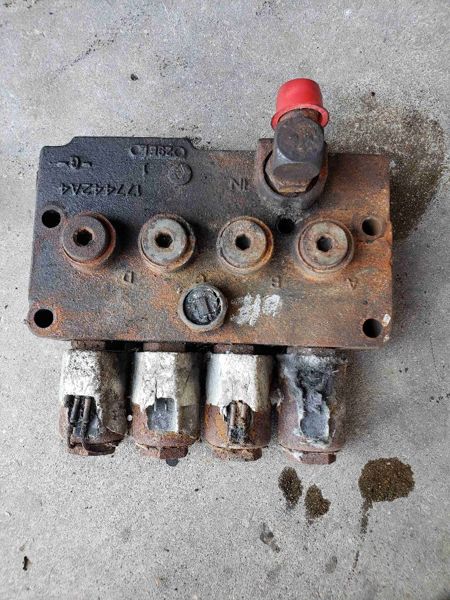 Case/case I.H. MX270 Valve, Trans. Control