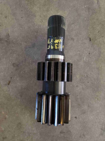 New Holland T8.360 Sun Shaft 16T, Left Hand