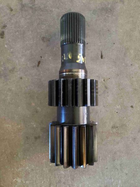 New Holland T8.360 Sun Shaft 16T, Right Hand