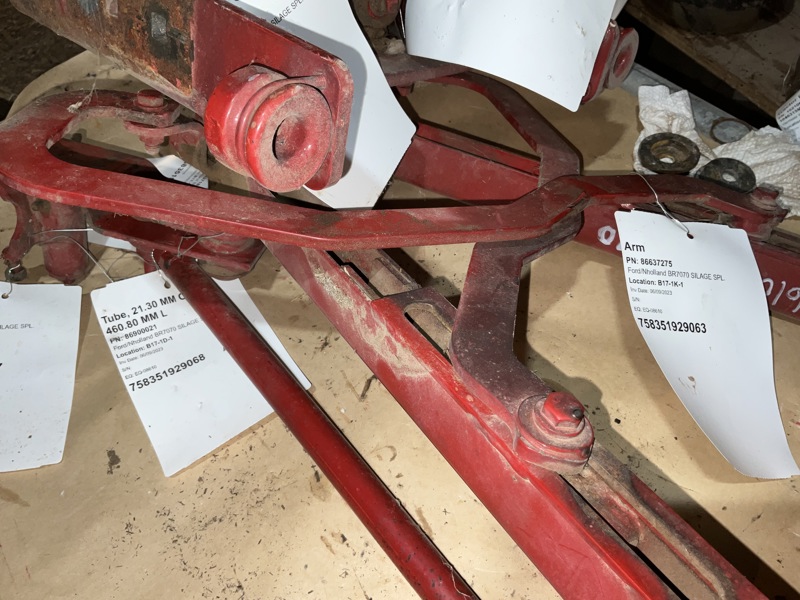 New Holland BR7090 Twine Arm Pivot Guide
