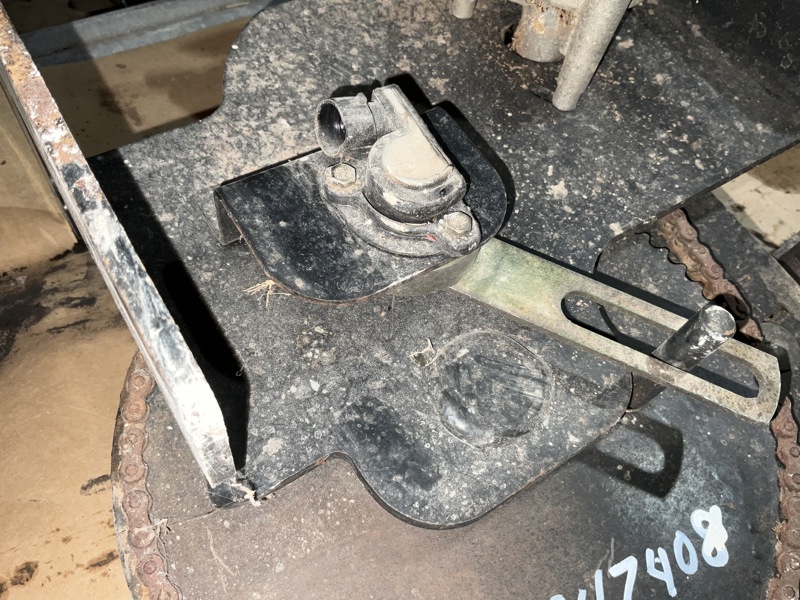 New Holland Roll-belt 560 Mount Potentiameter