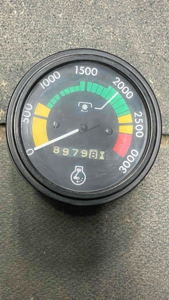 Case/case I.H. 1370 Tachometer