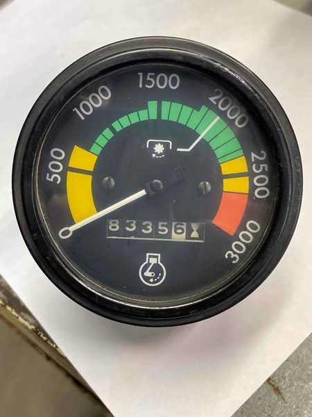 Case/case I.H. 1370 Tachometer