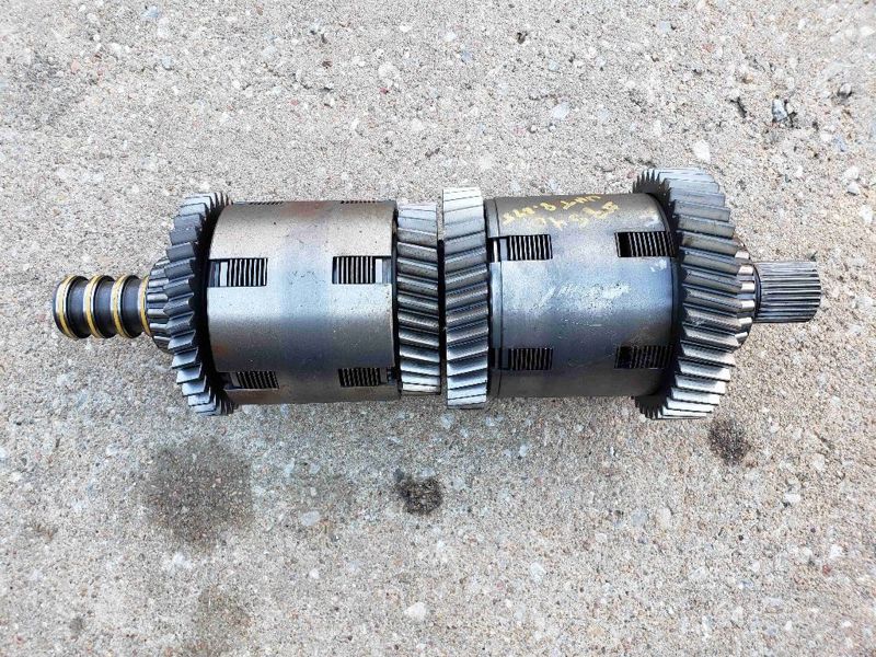 New Holland T8.275 Speed Output Shaft Assembly