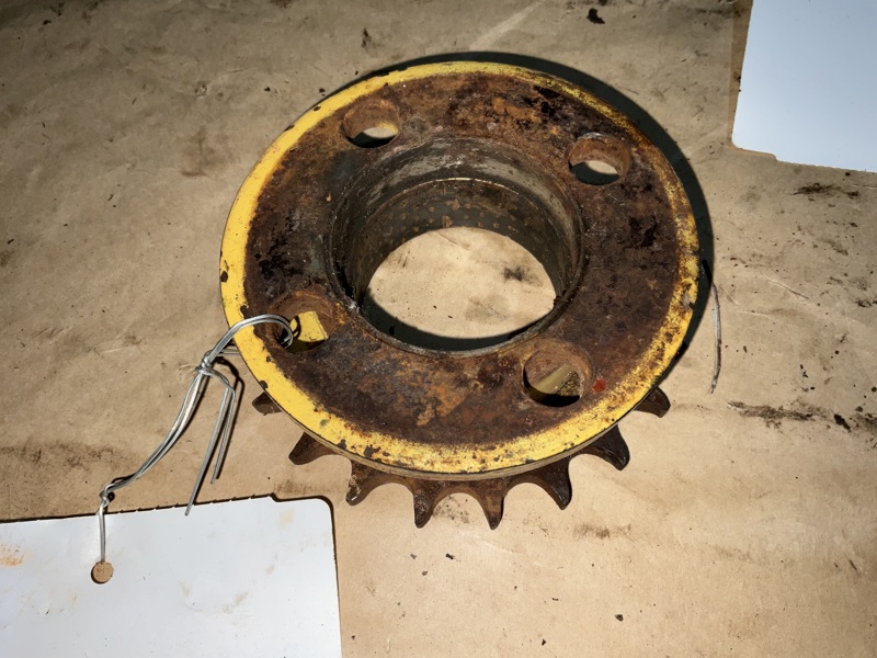 New Holland 644, 654, 658, BR7070 Sprocket Assy 21T