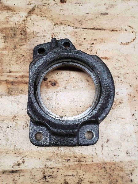 Deere 6605 Bearing Housing
