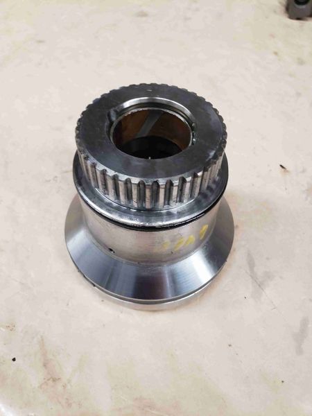 Deere 6415 Shaft, Transmission Output