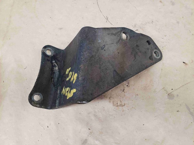 Deere 6415 Bracket, Oil Filter