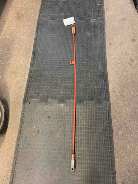 Hesston 5545, 5585, 5540, 5580 Latch Rod