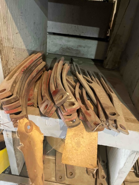 I.H./FARMALL 1066 Alternator Brace