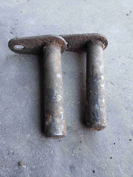 Versatile 276 Pin, Lift Cylinder Mount