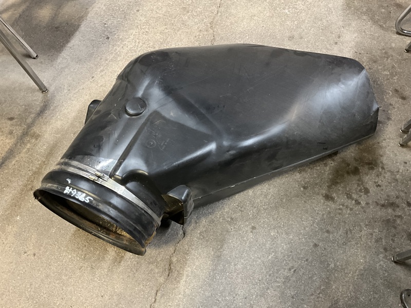 Case/case I.H. 7010, 9010 Elbow  Spout