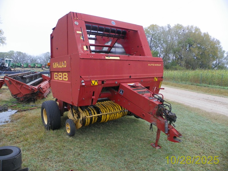 New Holland 688
