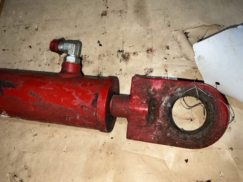 New Holland 855, 858, 849, 853 Cylinder ASSY., Tailgate