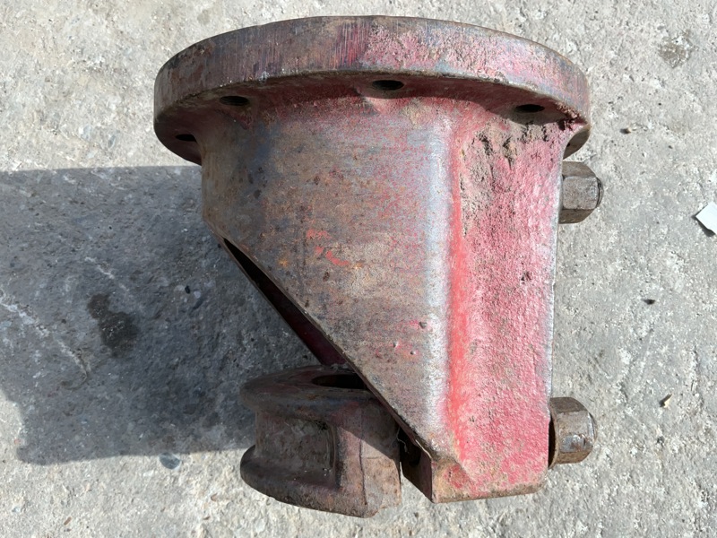 I.H./FARMALL 1026, 1066, 1206, 1256, 1466, 706, 756, 766, 806, 826, 856, 966 Hub 9 Bolt W/ Two Clamps, 3-1/4" Axle W/ Bolts