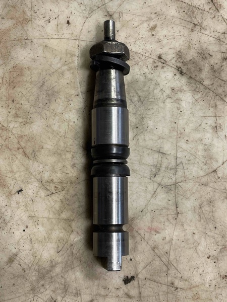 Deere 2020, 2520, 219 Engine Shaft, Injection Pump W/ Pin