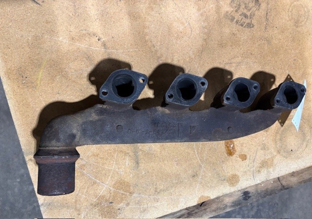 Deere 2280 Exhaust Manifold