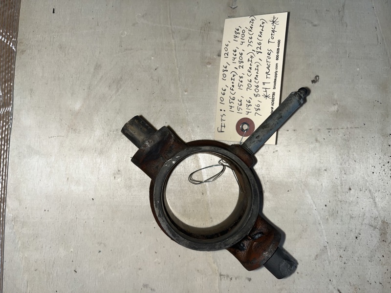 I.H./FARMALL 886, 766, 966, 986, 1066, 1086, 806, 1256, 1486, 706, 1586, 1566, 756, 1456 Throw-out Bearing Carrier