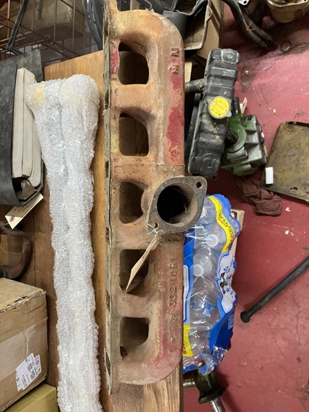 I.H./FARMALL 560, 660, 706, 2606, 2706, D236, D282, D301, 414, 420 Intake Manifold