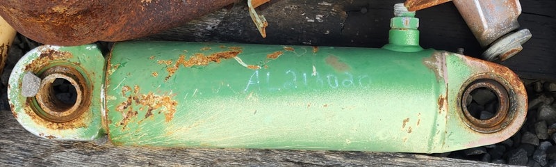 Deere 6300 Hydraulic Lift Cylinder