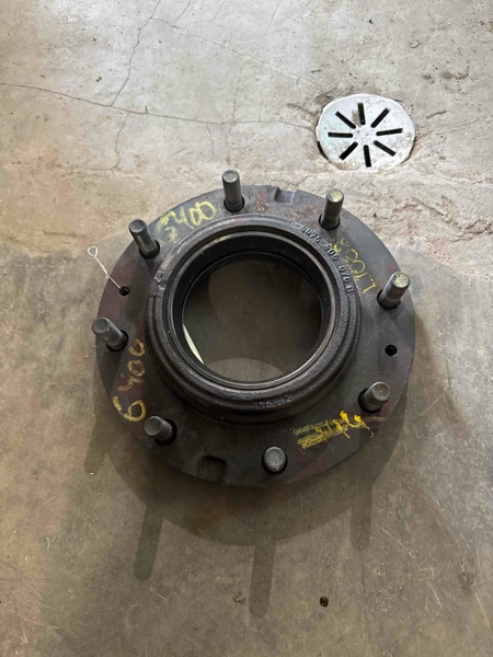 Deere 6000 Front Axle Hub Plate