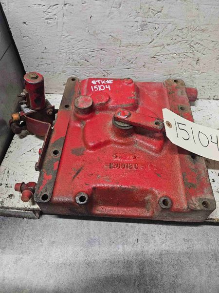 Case/case I.H. 1086, 1486, 1586, 3388, 3588, 3788, 4166, 4186, 786, 886, 986 Cover Assy.