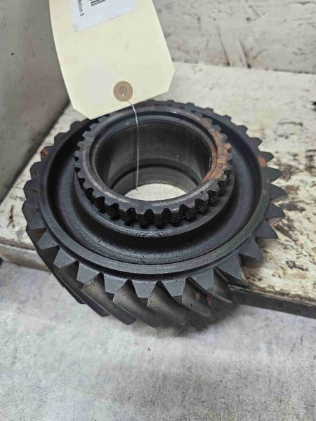 Deere 8570, 8770, 8870, 8970, 8560, 8760, 8960 Top Shaft Pinion, Medium Speed