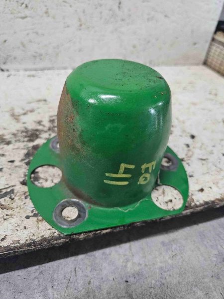 Deere 935 Cover Cap