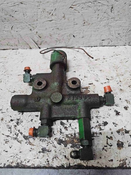 Deere 8450, 8650, 8850 Differential Lock Valve