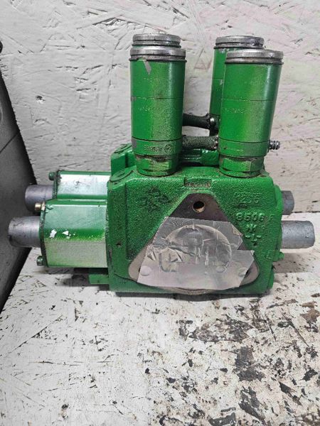 Deere 7320 Control Valve Stack