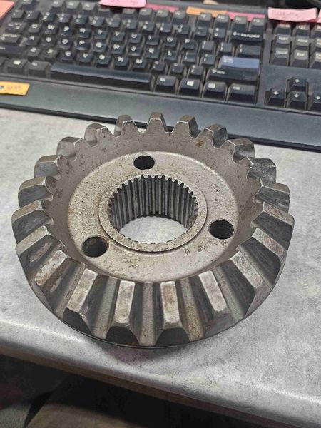 Case/case I.H. 2290, 1896, 2090, 2096, 2294, 2390, 3294 Bevel Gear