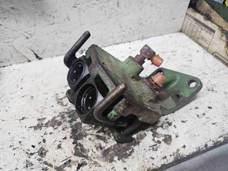 Deere 3010 Breakaway Coupler Assy, RH
