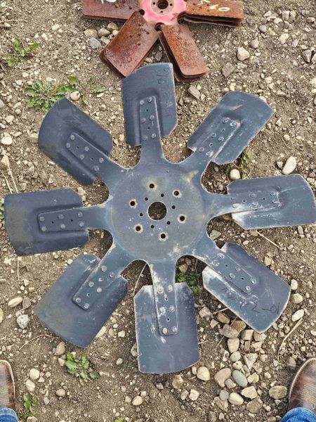 Ford/Nholland 9384, 9480, 9482, 9484, 9680, 9682, 9684, 9880, 9882, 9884 Fan, 6 Blade, 32"