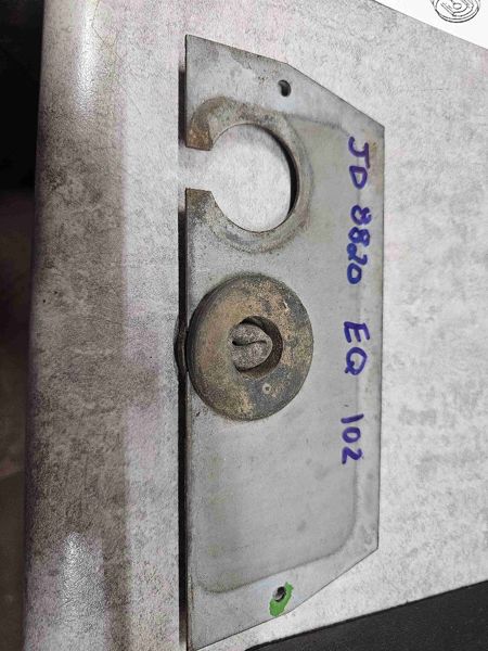 Deere 8820 Plate