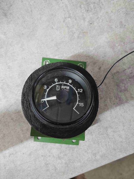 Deere 8820 Tachometer
