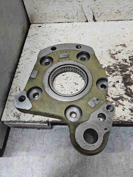 Deere 8440, 8640, 8450, 8650, 8850 Bearing Housing