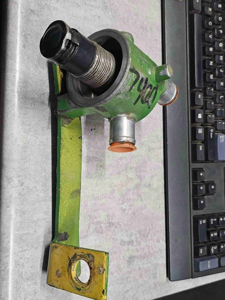 Deere 6110, 6210, 6310, 6410, 6200, 6300, 6400, 6500 Hydraulic Oil Filter Housing