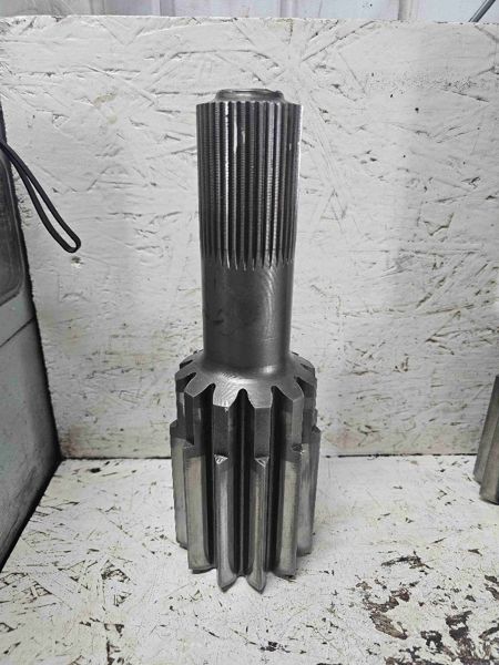 Massey Ferguson 2745 RH Sun Gear Shaft
