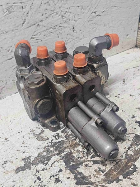 Massey Ferguson 2745 Hydraulic Valve Assembly