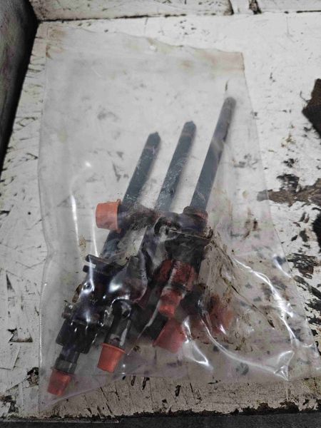 Case/case I.H. 1070 Fuel Injector