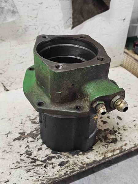 Deere 8630, 8430, 8440, 8640, 8450, 8650 Bearing Housing
