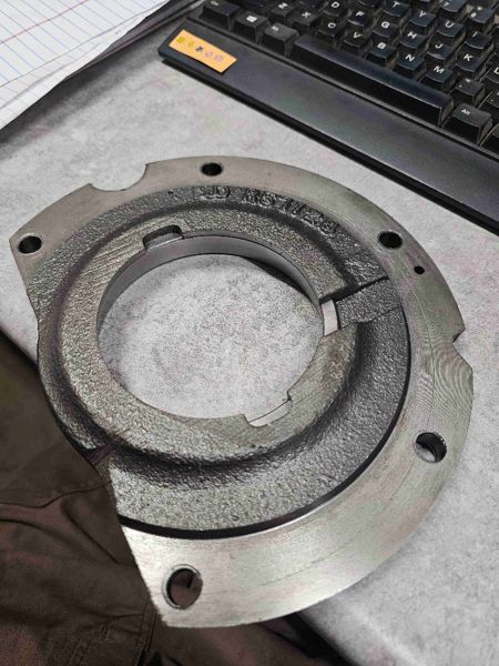 Deere 8460 Bearing Housing