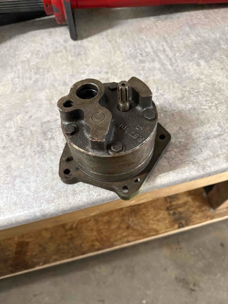 Deere 8630, 8430, 8440, 8640 Pump